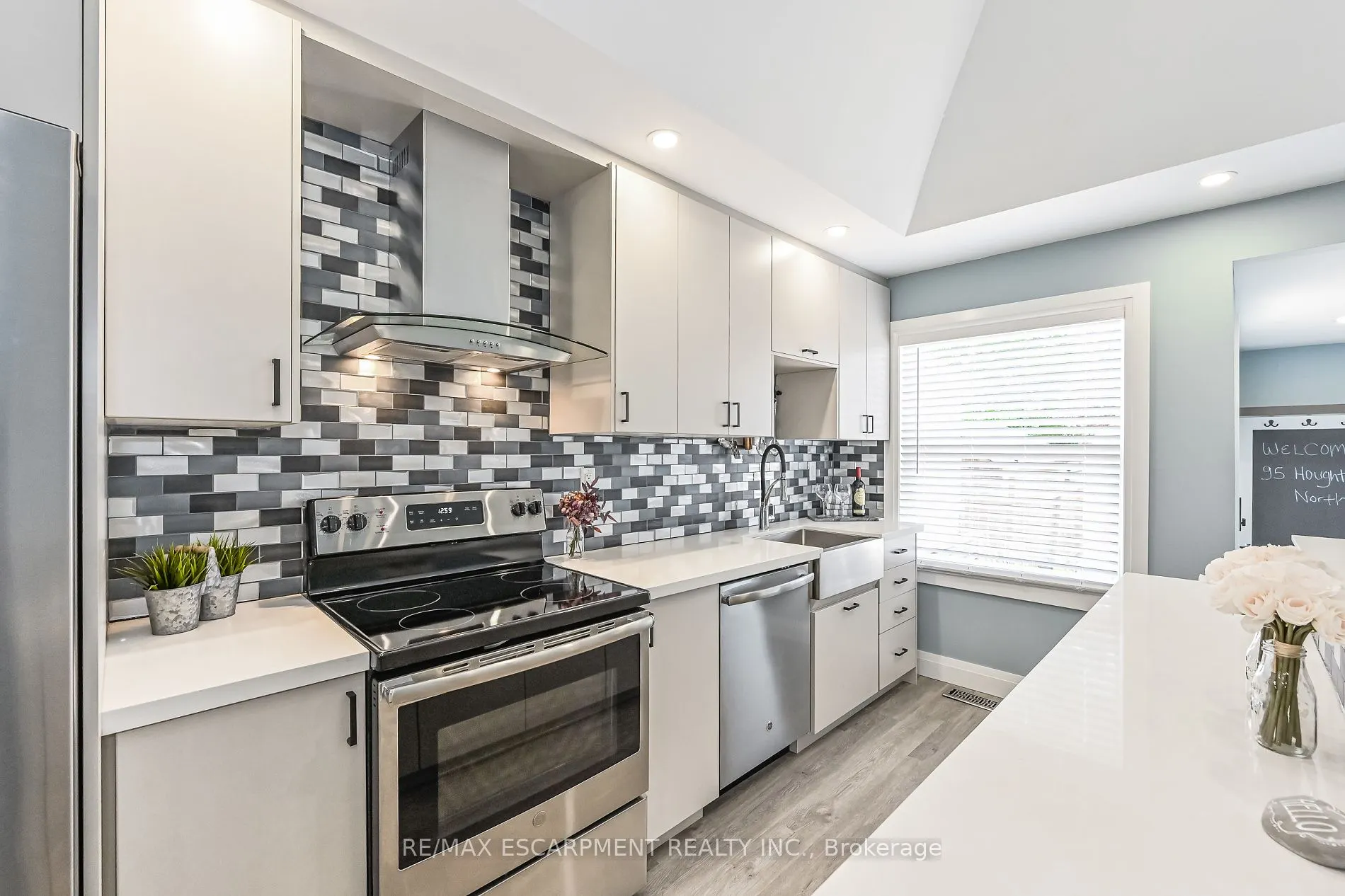 95 Houghton Avenue N