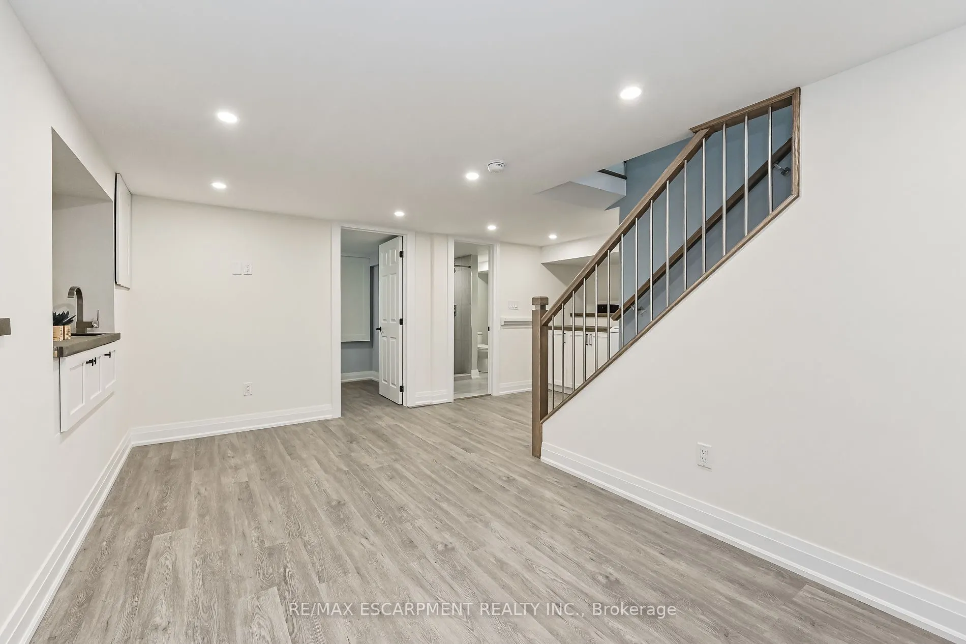 95 Houghton Avenue N