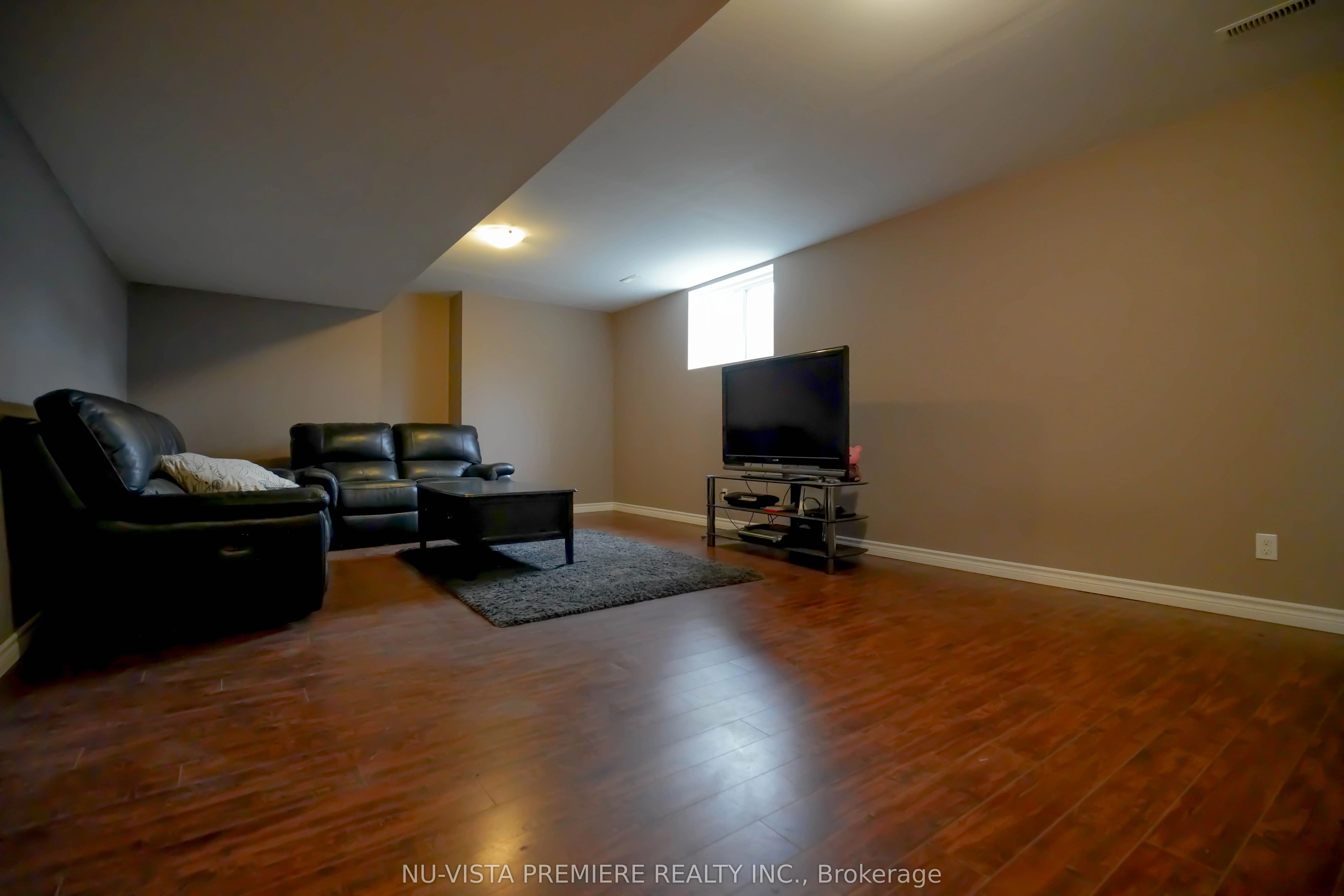 968 Springbank Avenue N