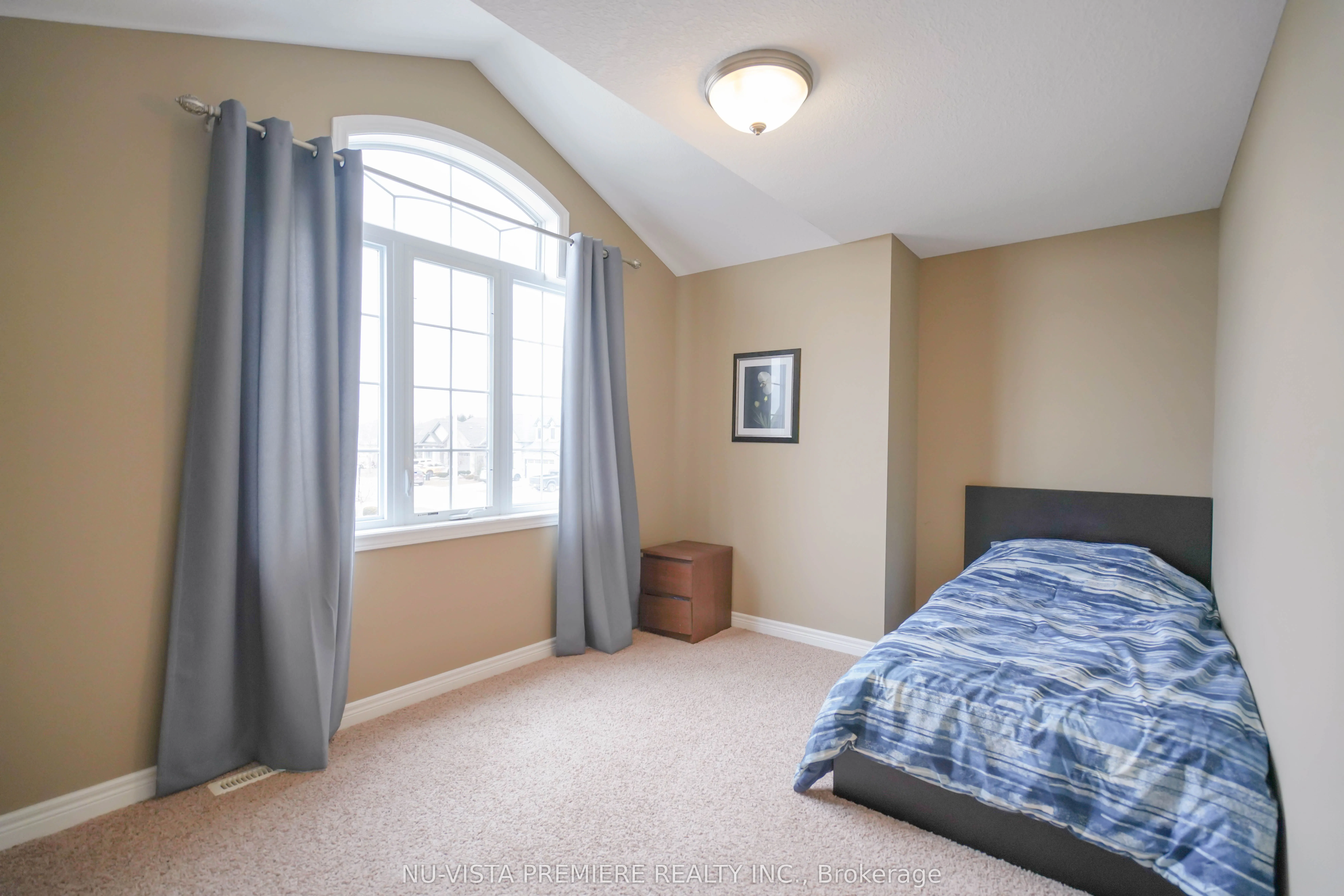 968 Springbank Avenue N