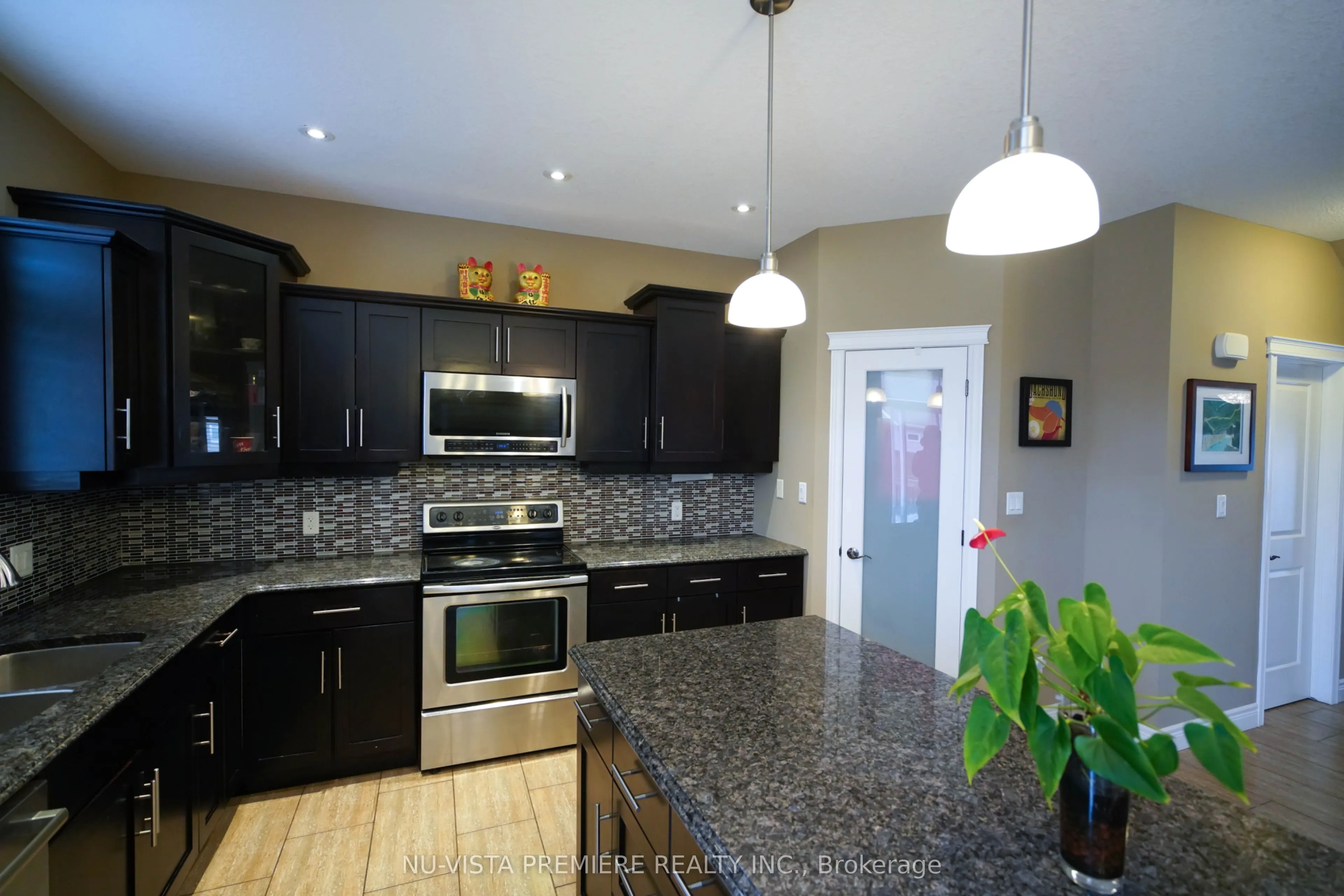 968 Springbank Avenue N