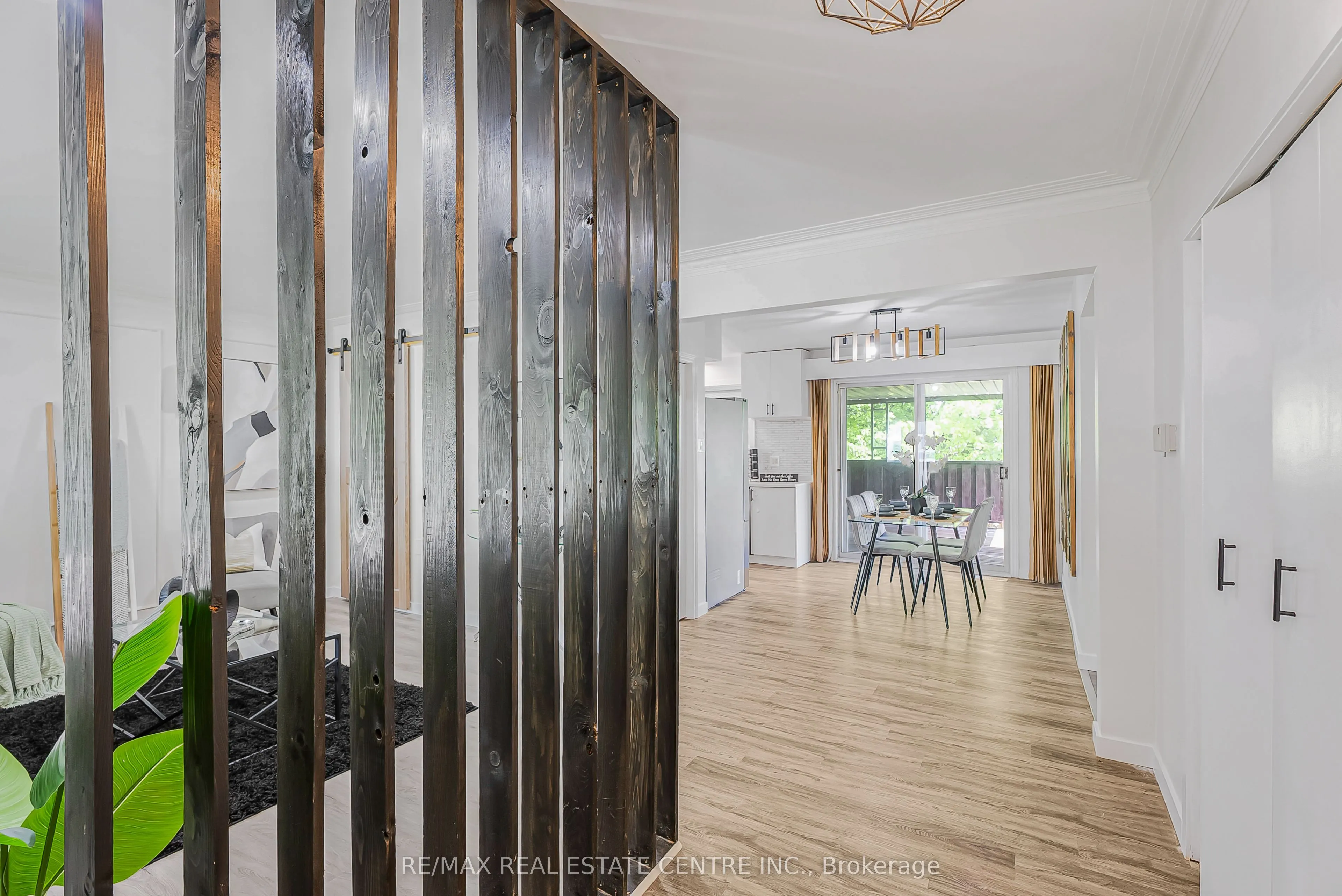 95 Ripplewood Crescent