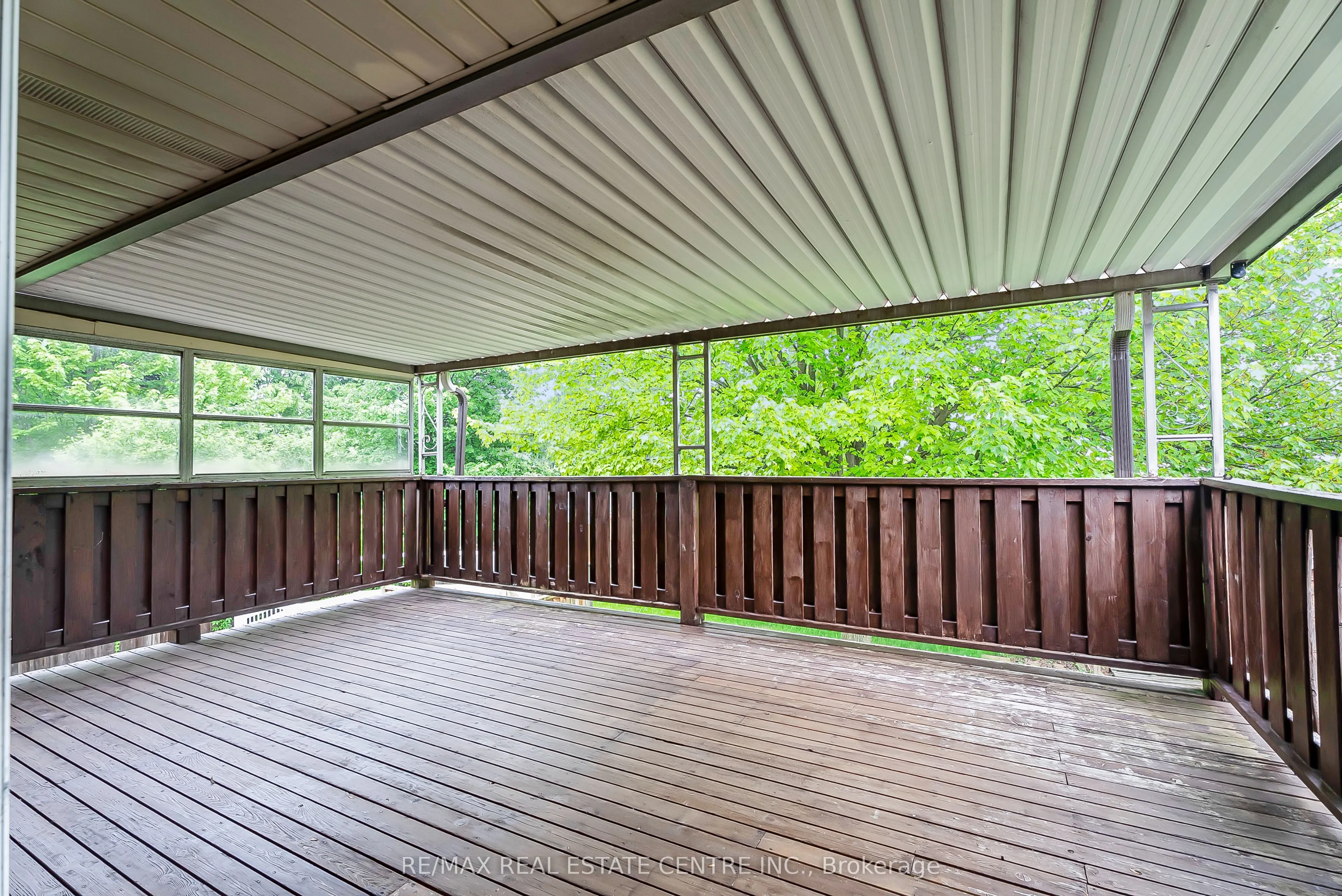 95 Ripplewood Crescent