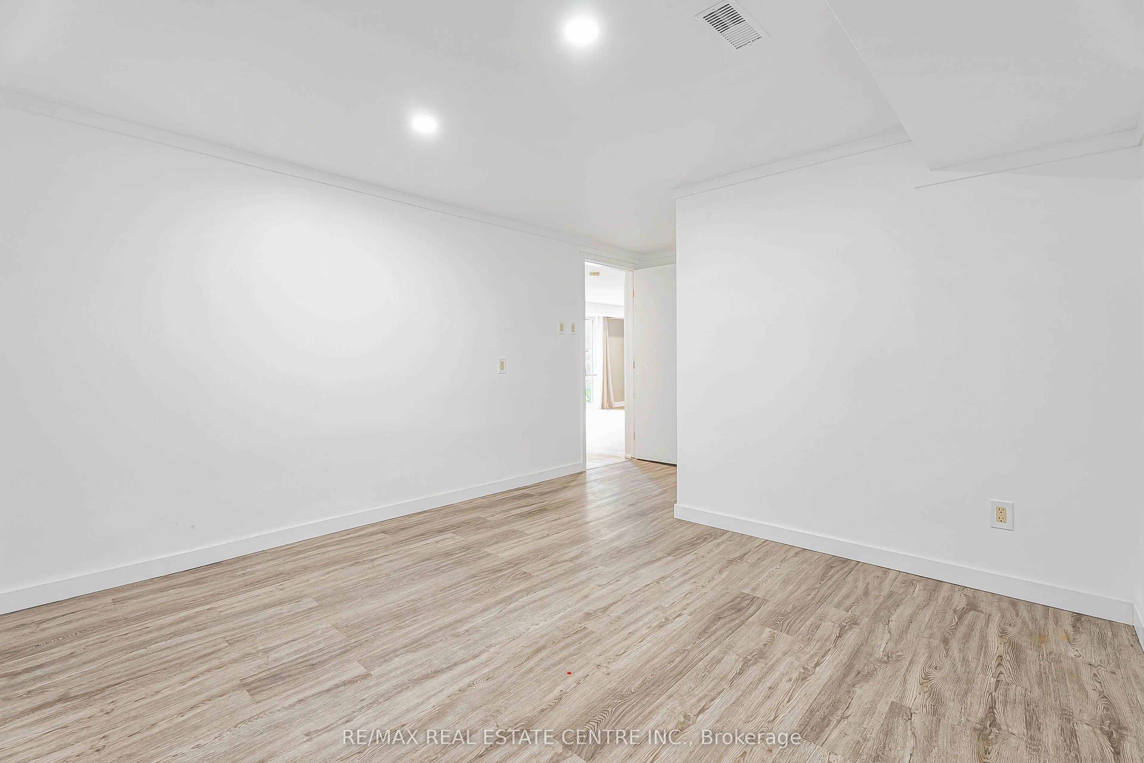 95 Ripplewood Crescent