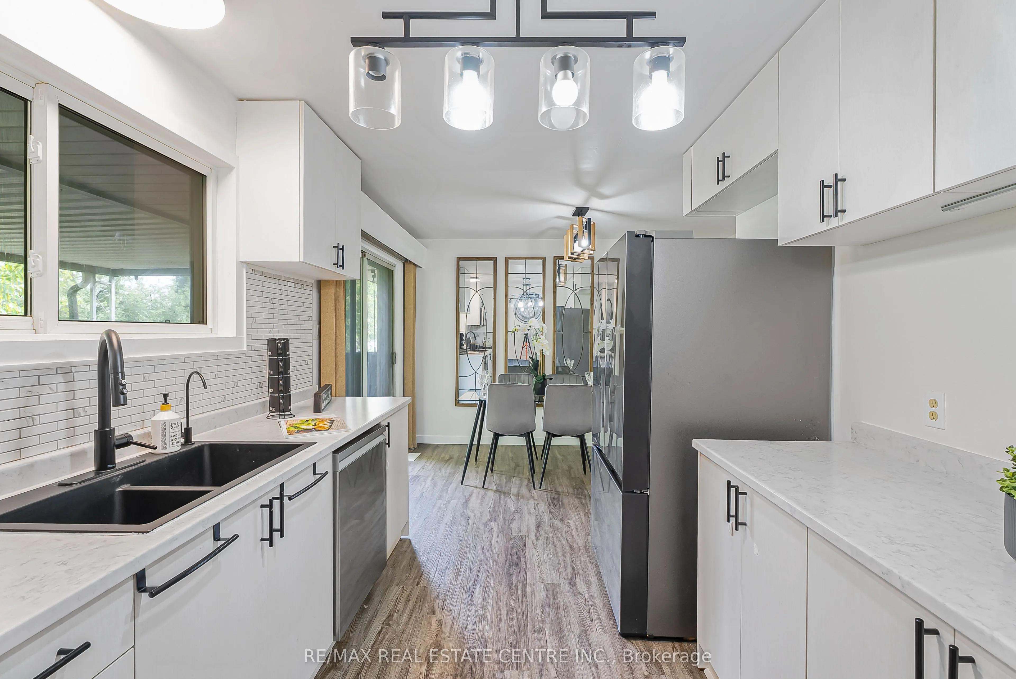 95 Ripplewood Crescent