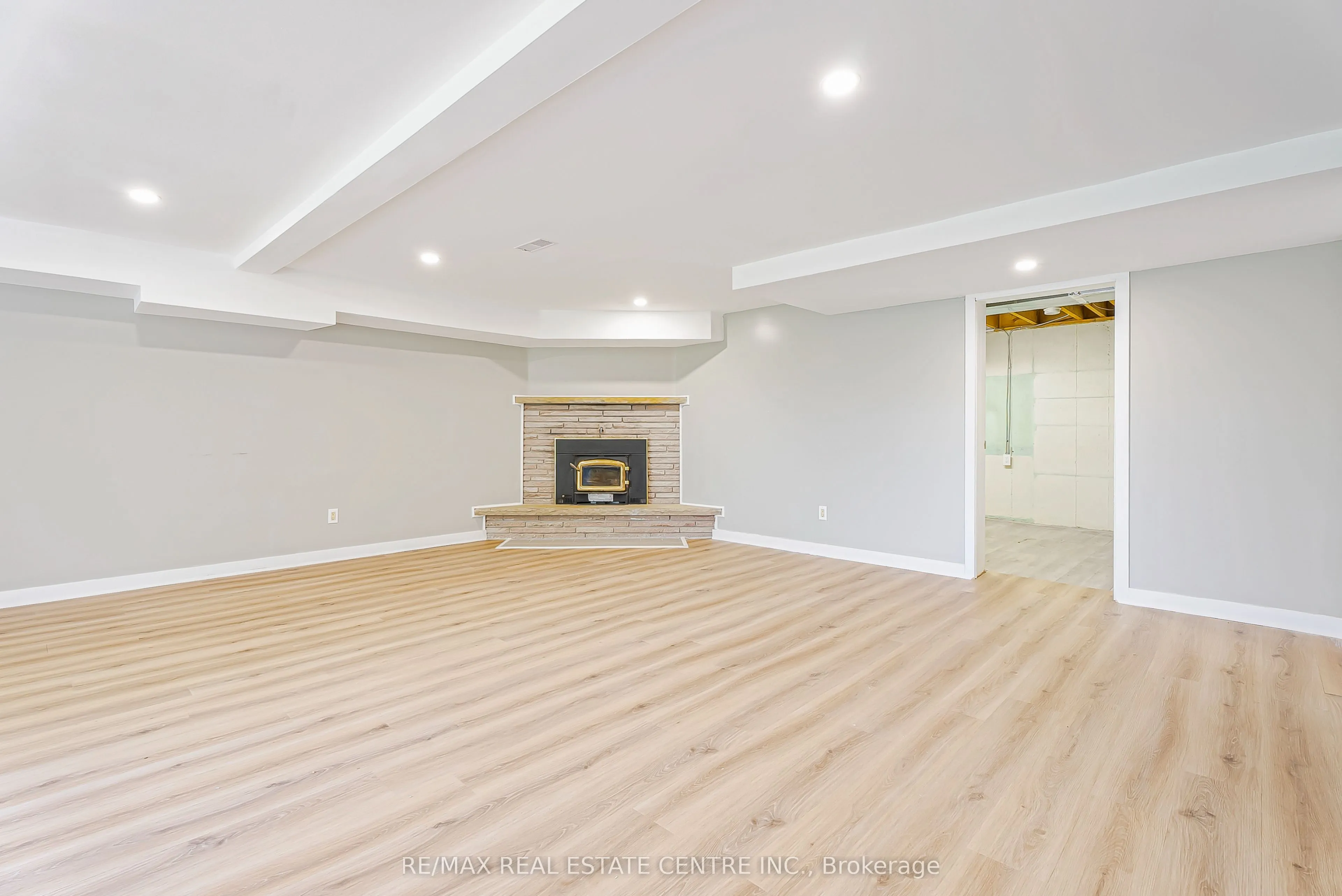 95 Ripplewood Crescent