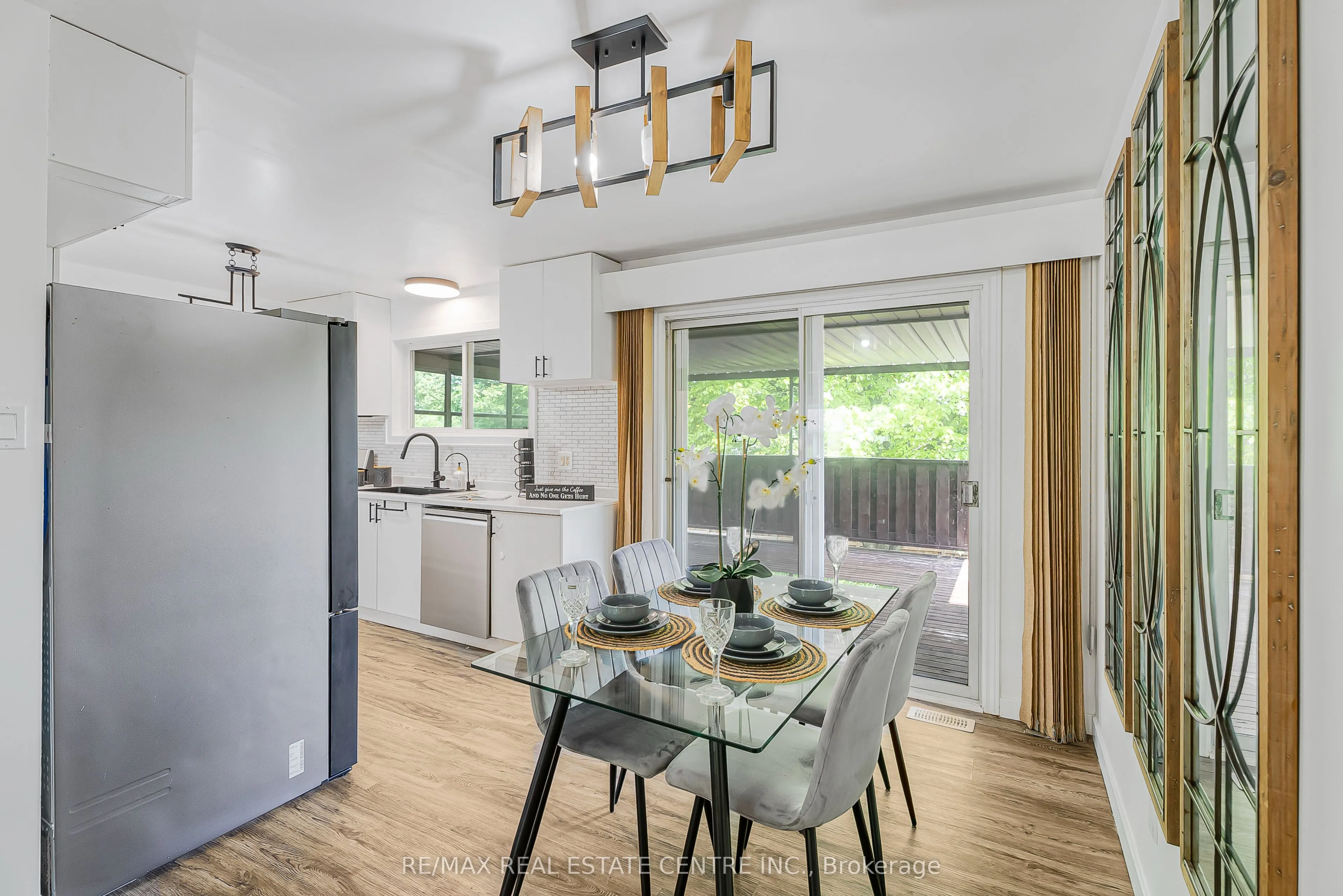 95 Ripplewood Crescent