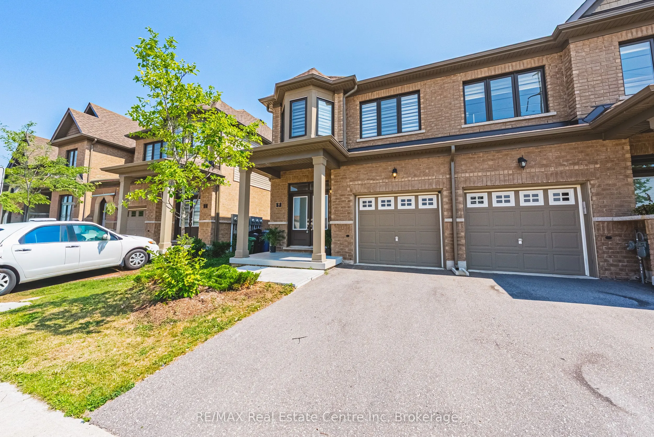 166 Deerpath Drive, #7