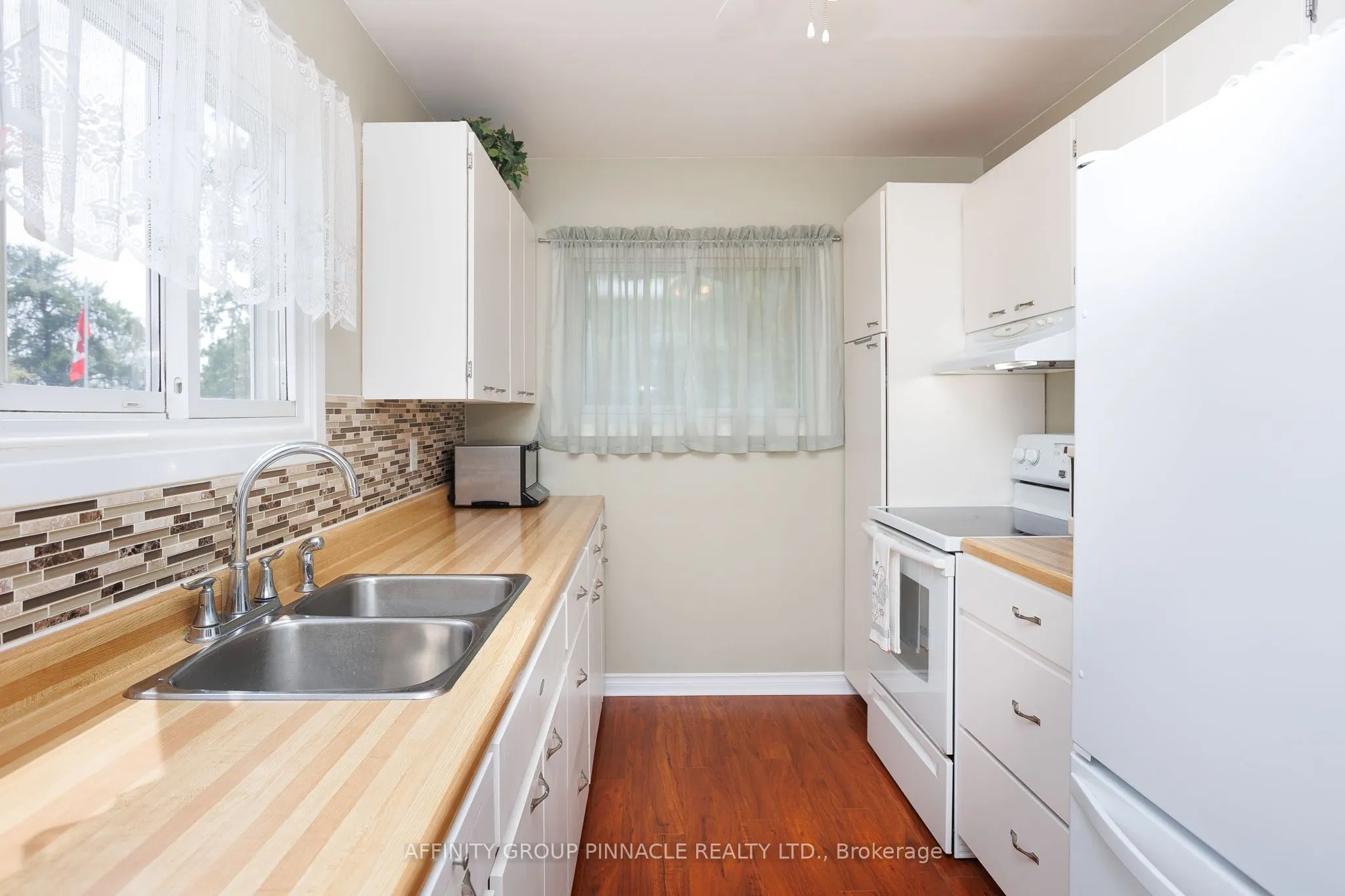 11 Lakeview Crescent