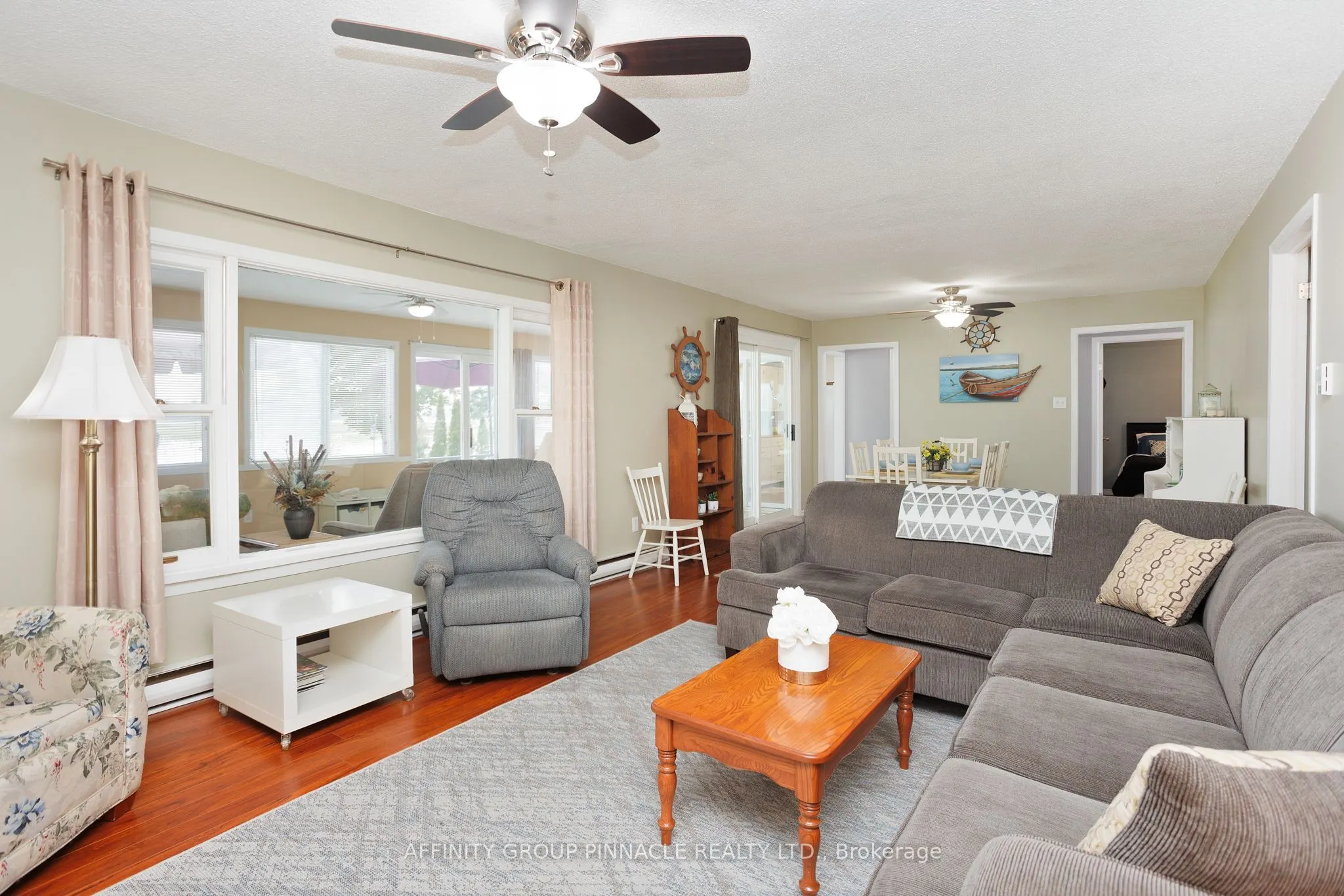 11 Lakeview Crescent