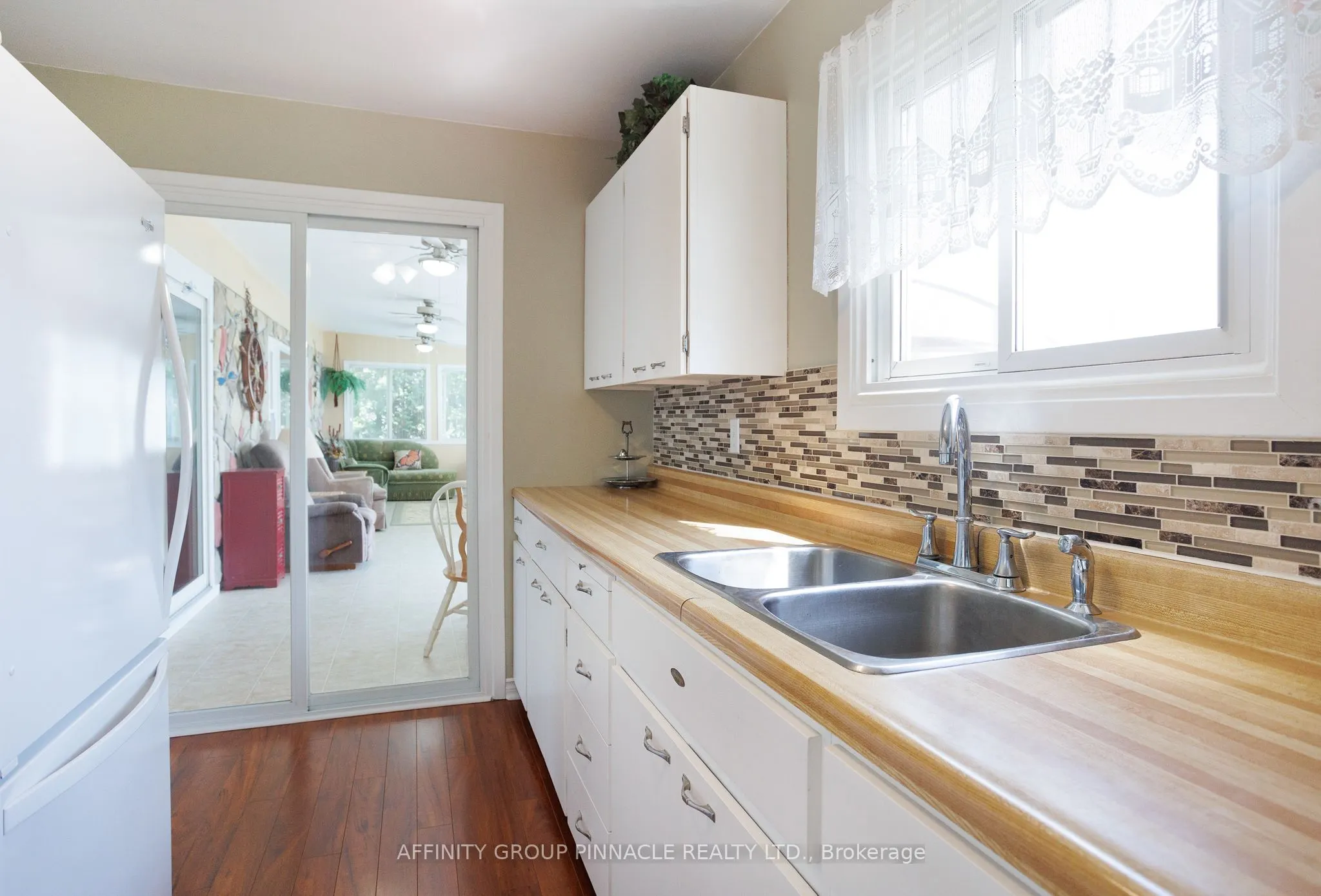 11 Lakeview Crescent