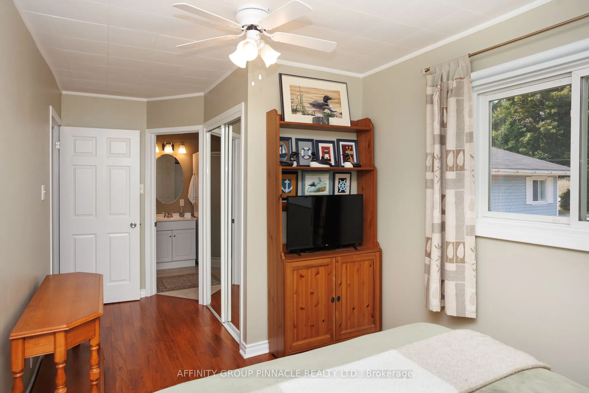 11 Lakeview Crescent