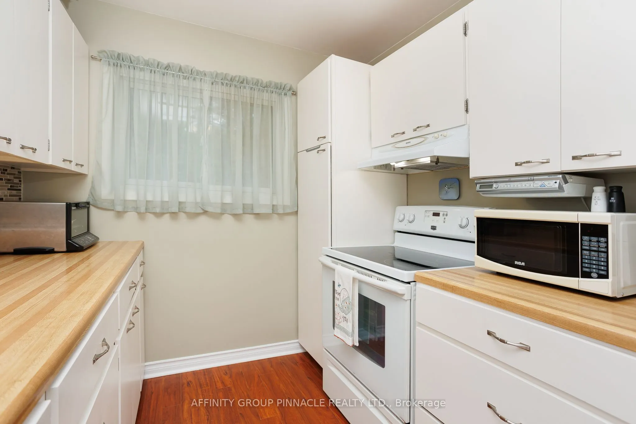 11 Lakeview Crescent