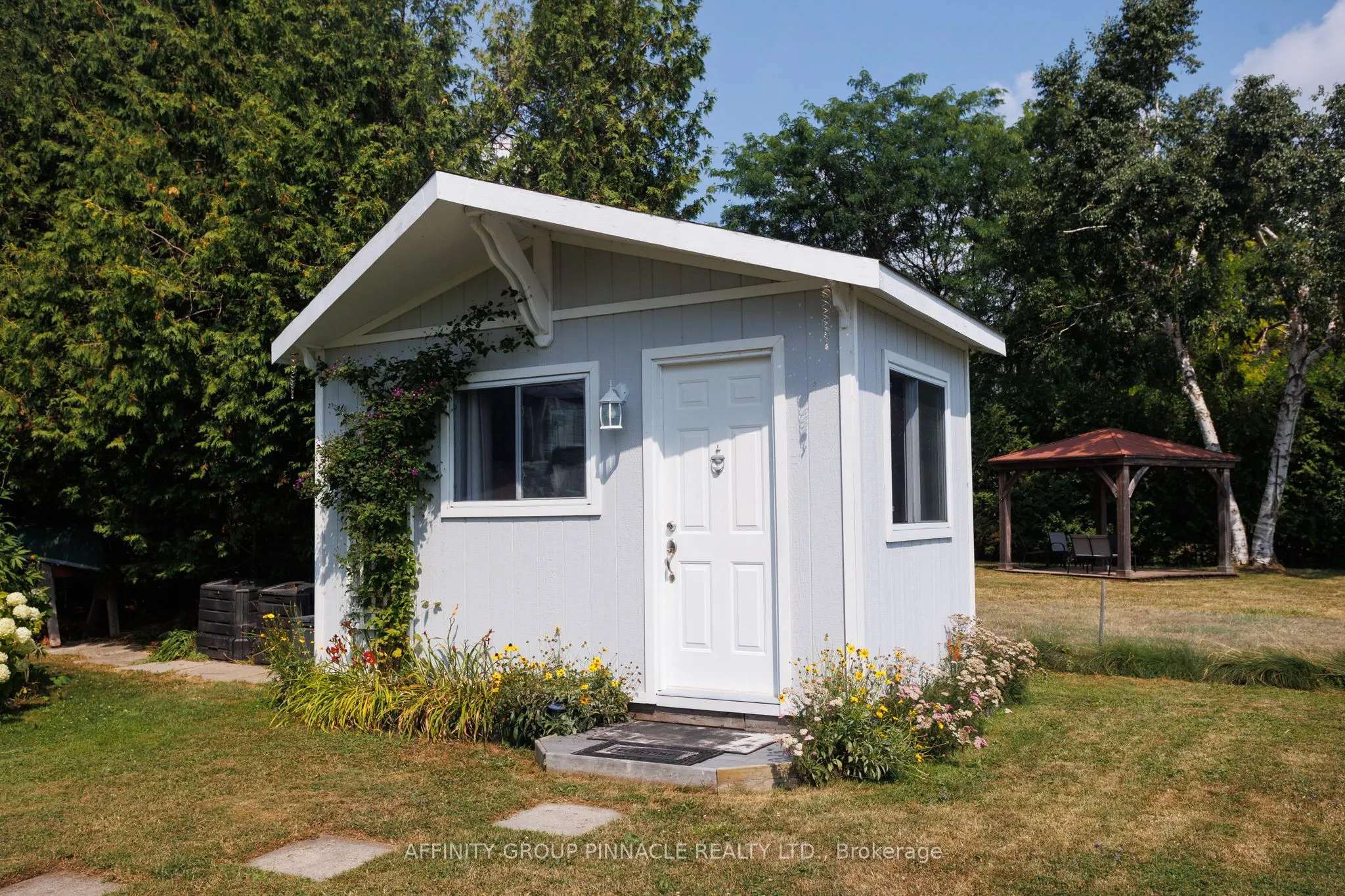 11 Lakeview Crescent