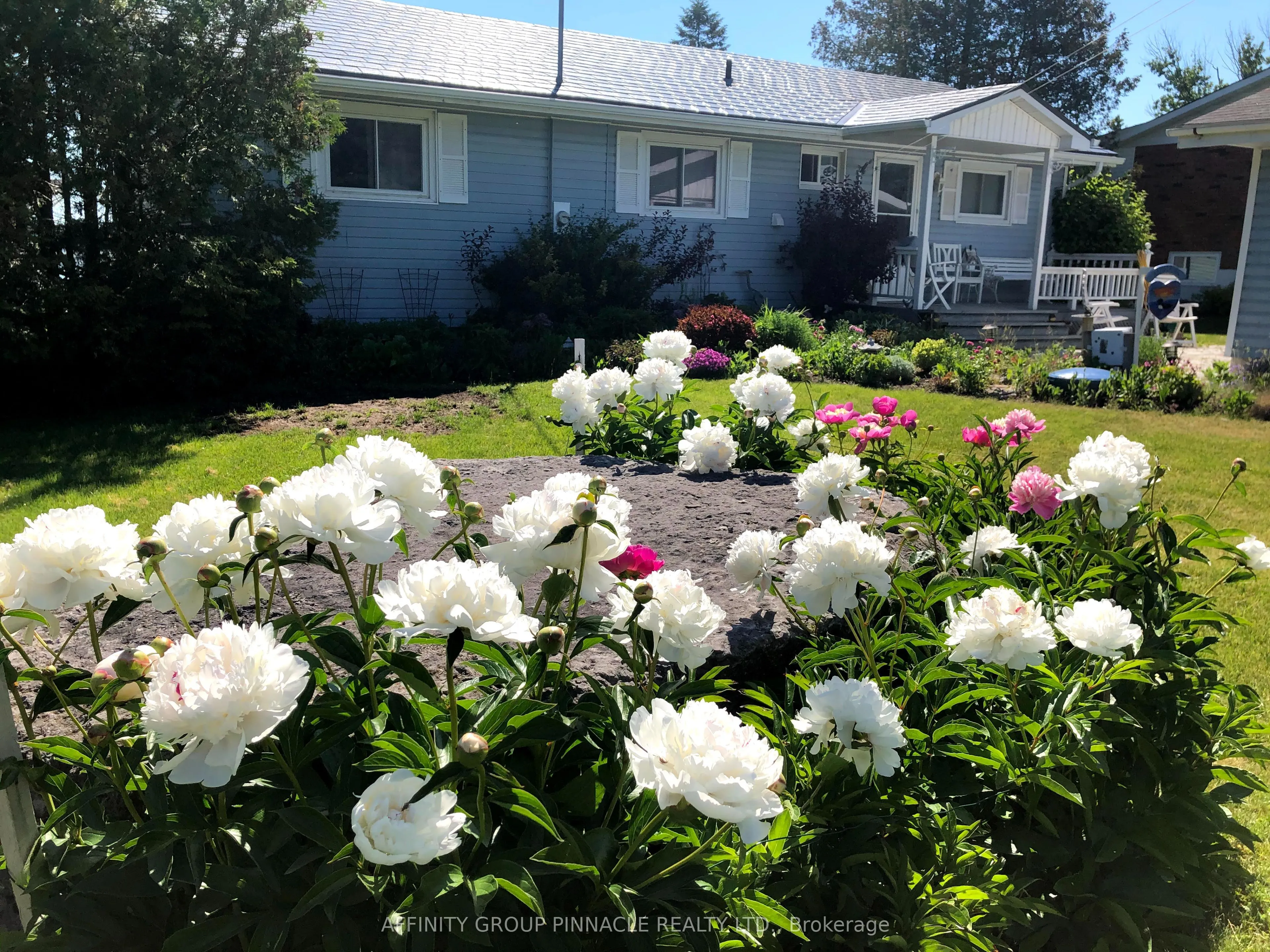 11 Lakeview Crescent