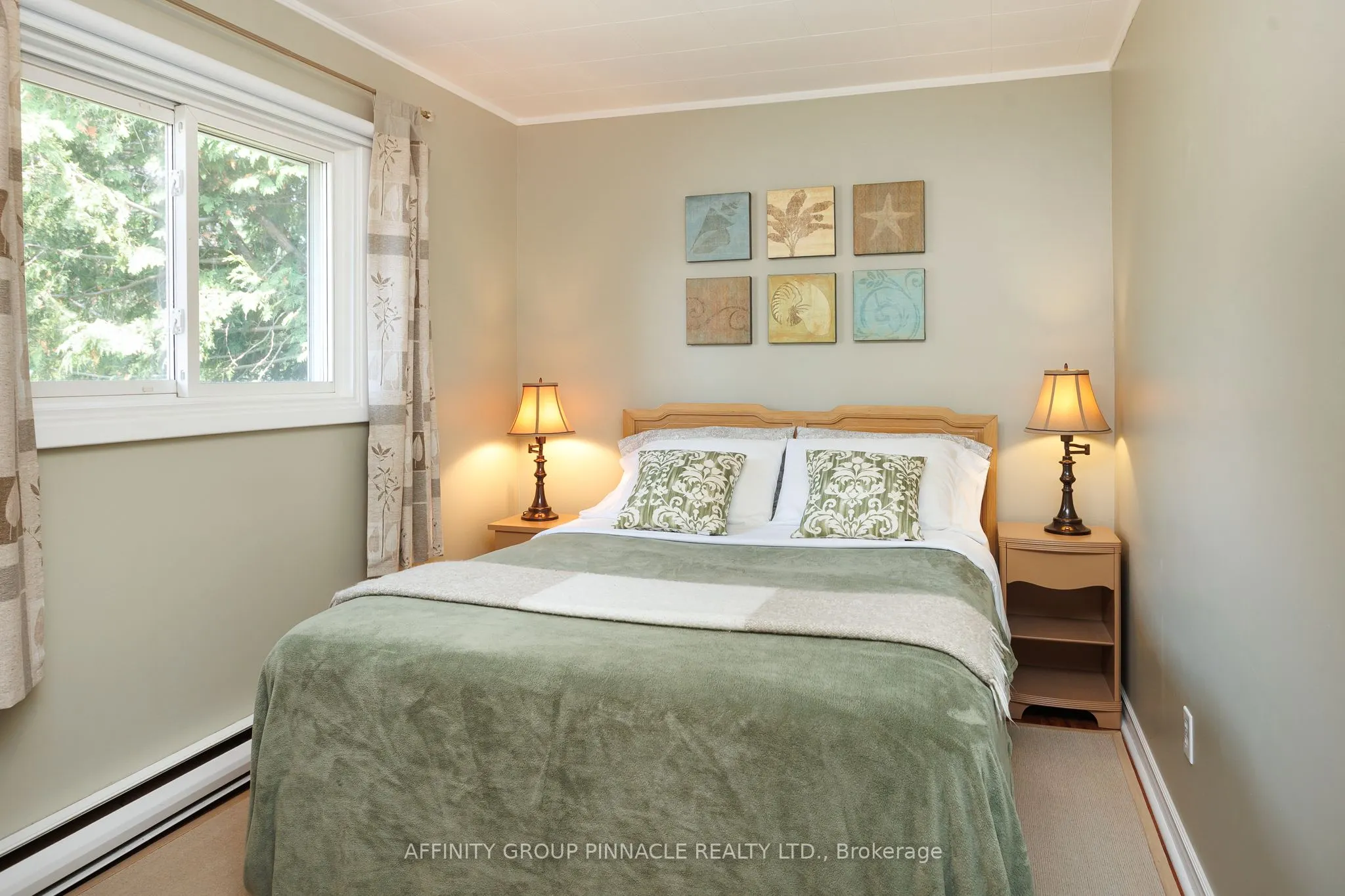 11 Lakeview Crescent