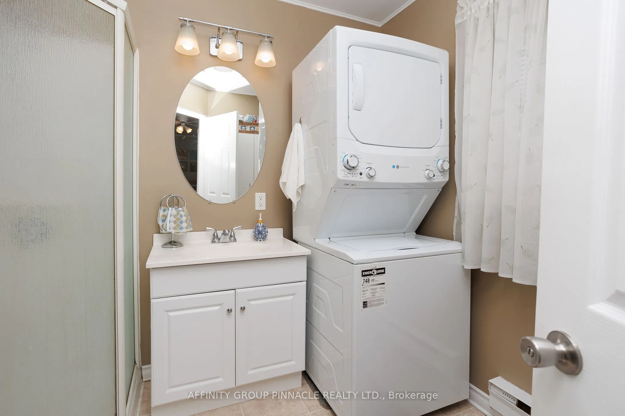 11 Lakeview Crescent