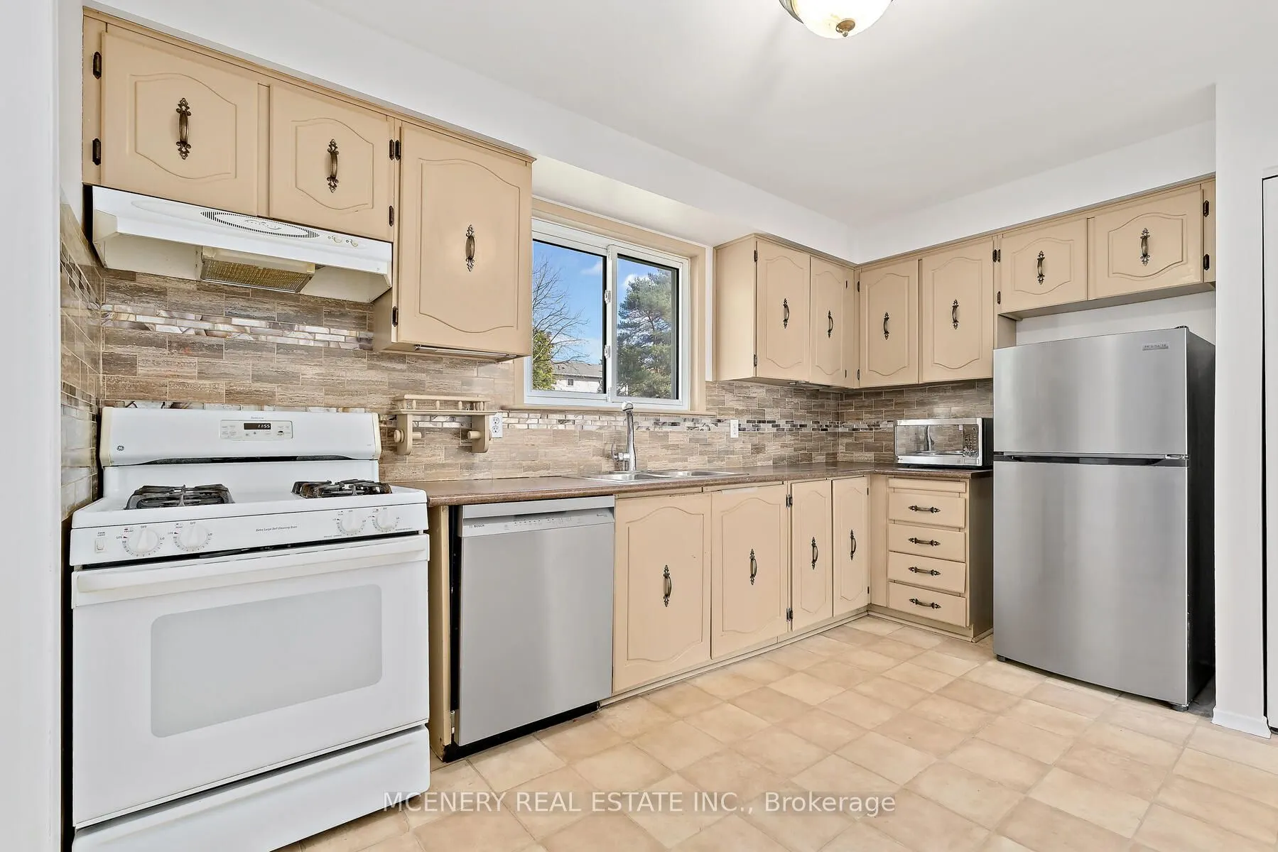 29 Tomwell Crescent E