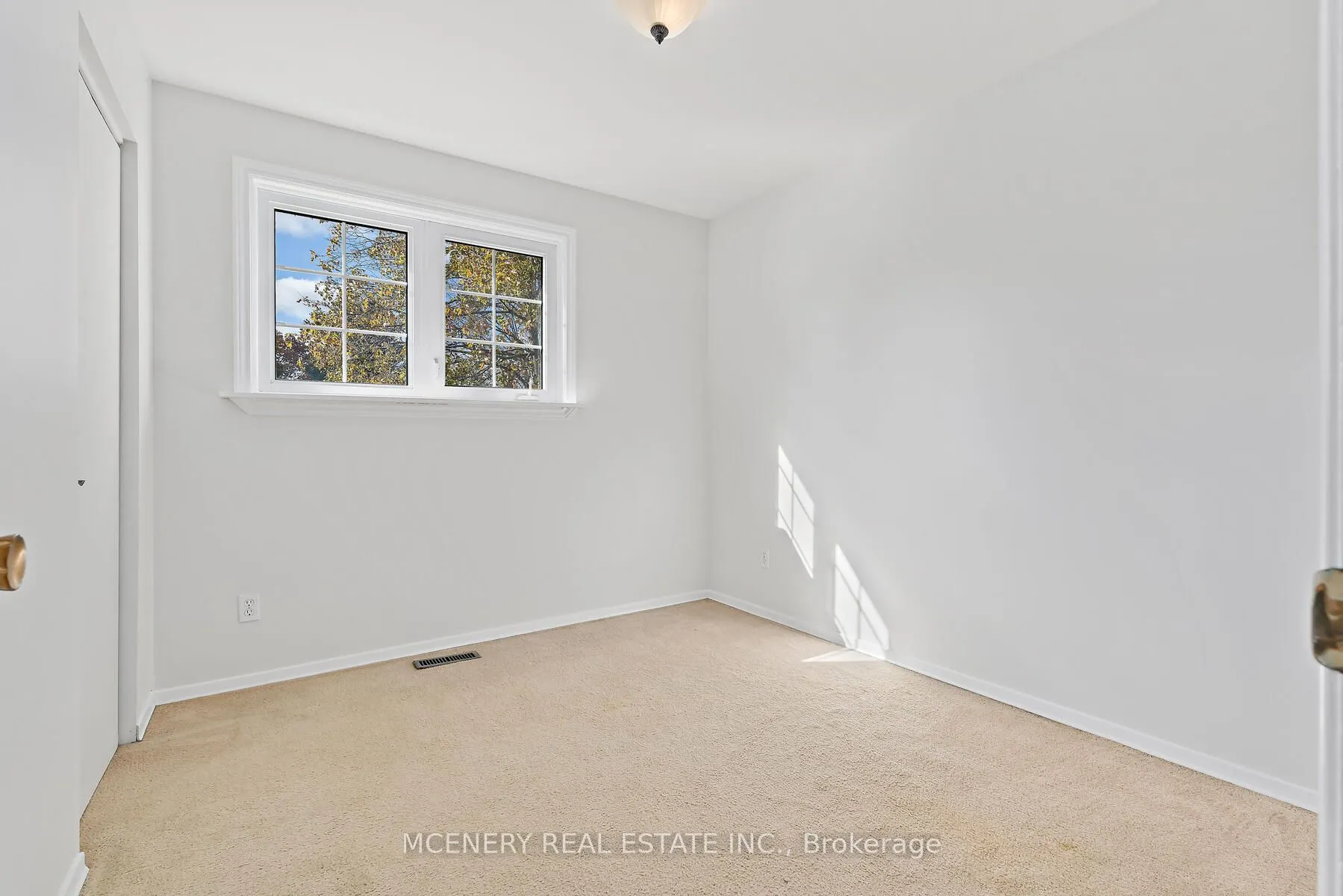 29 Tomwell Crescent E