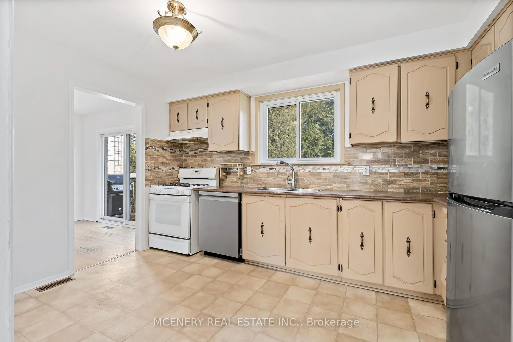 29 Tomwell Crescent E