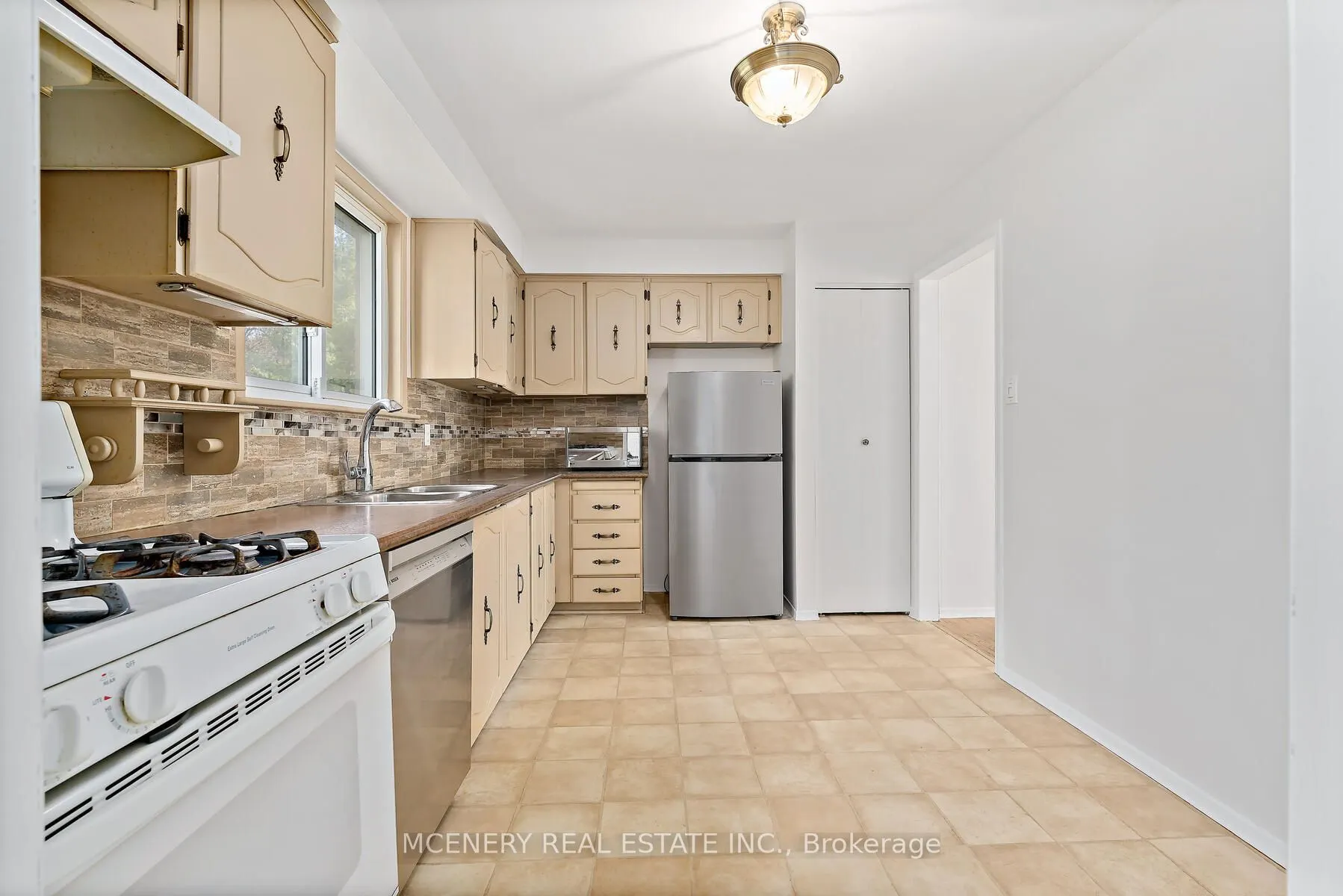 29 Tomwell Crescent E