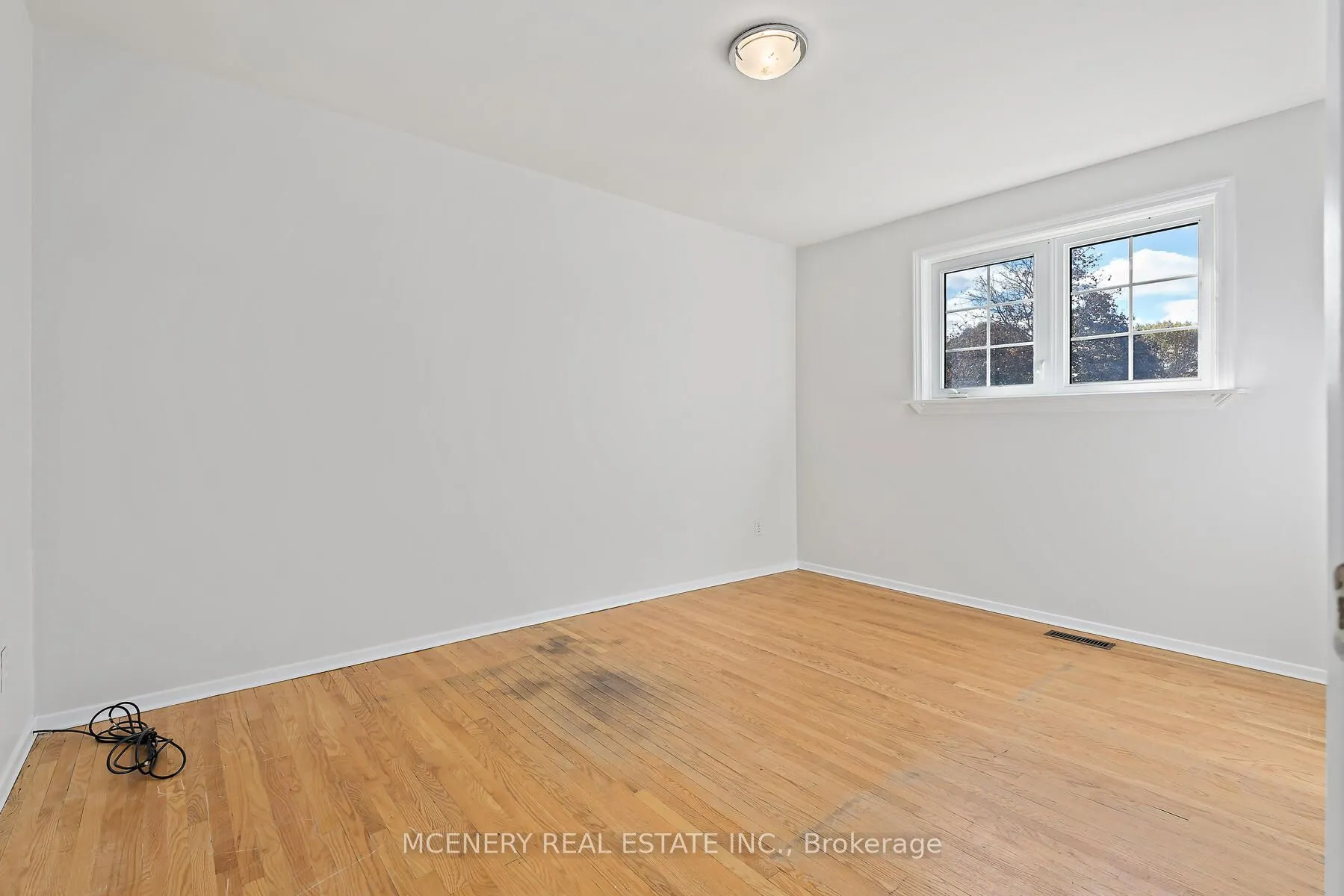 29 Tomwell Crescent E