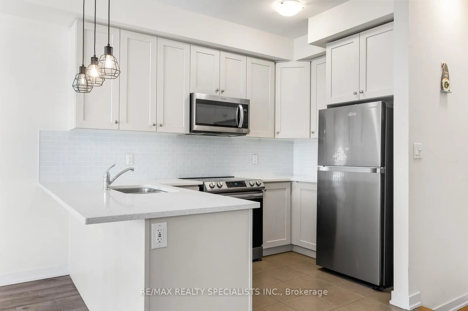 590 North Service Road, #135