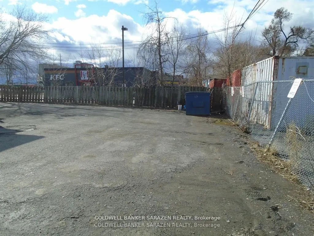 908-912 ST. LAURENT Boulevard N