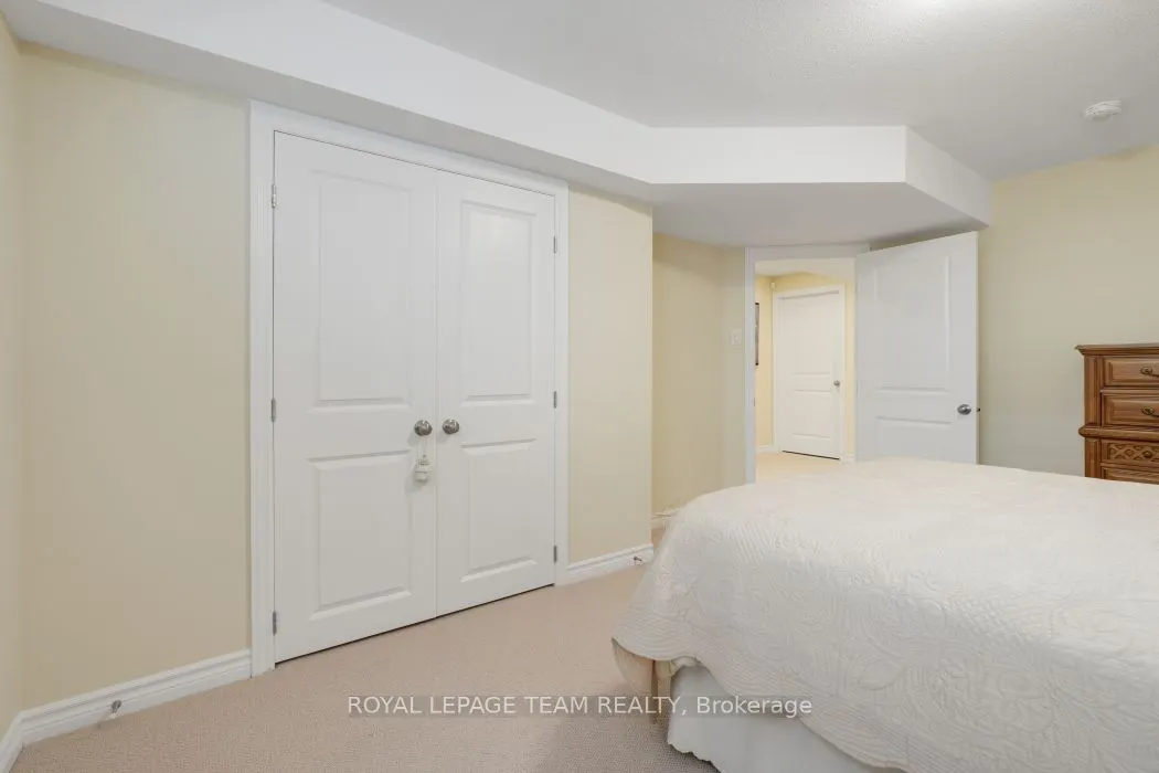 316 Serenade Crescent W