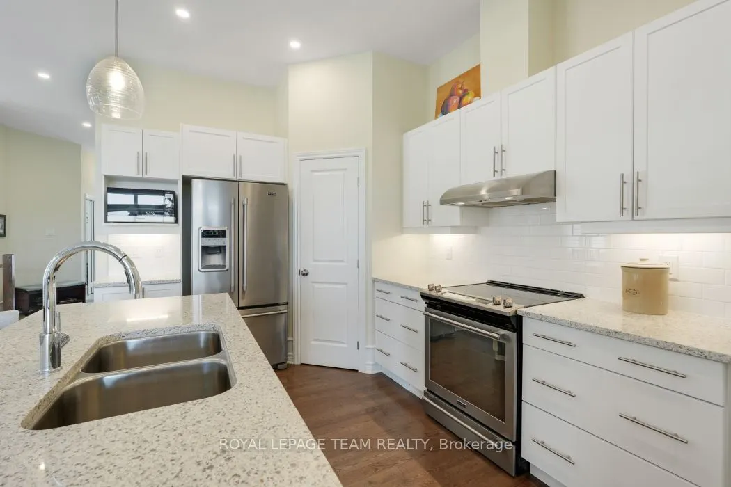 316 Serenade Crescent W