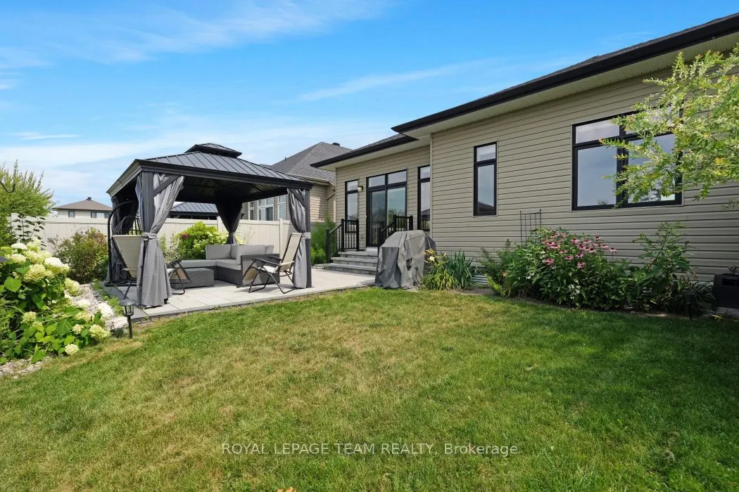 316 Serenade Crescent W