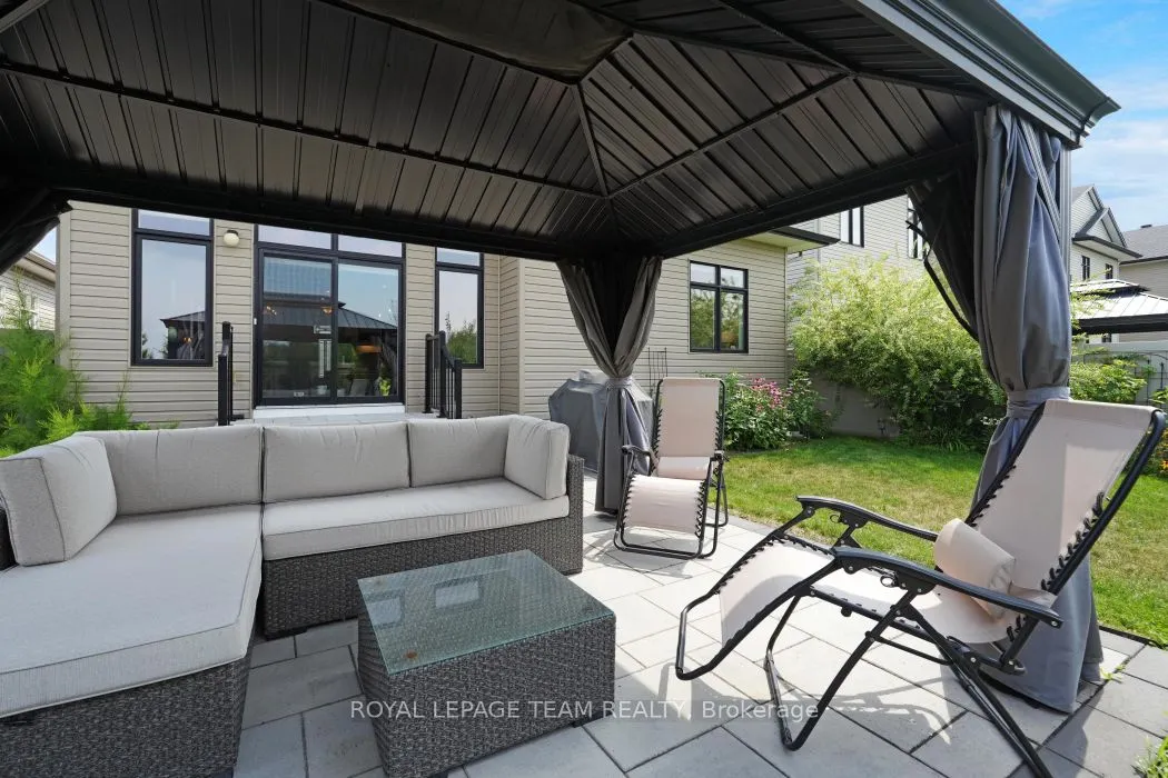 316 Serenade Crescent W