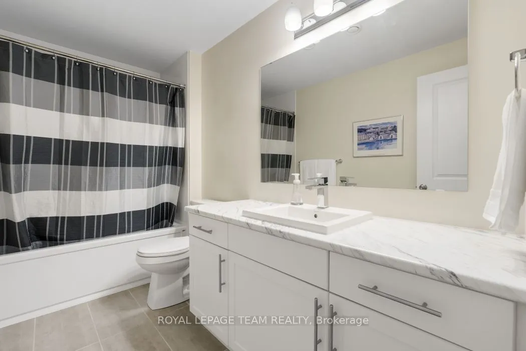 316 Serenade Crescent W