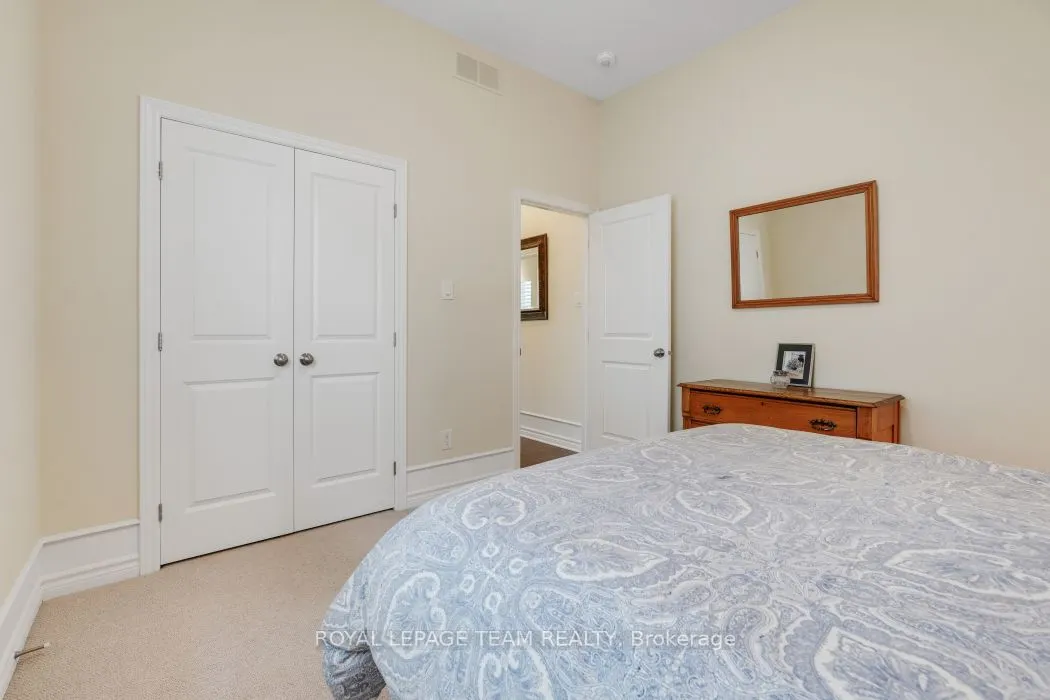 316 Serenade Crescent W