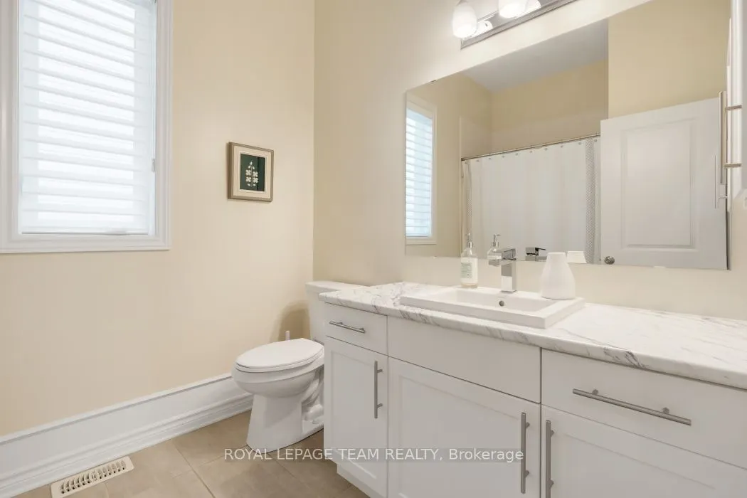 316 Serenade Crescent W