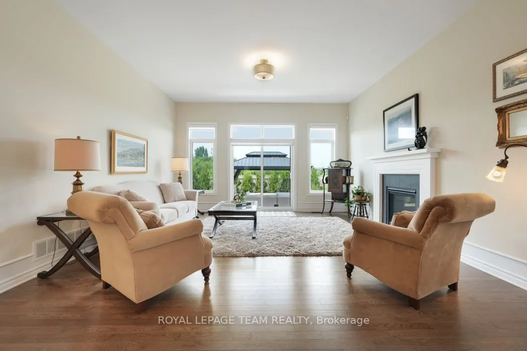 316 Serenade Crescent W