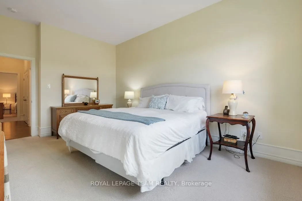 316 Serenade Crescent W