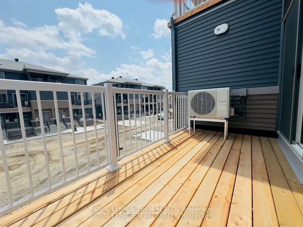 712 Parnian Private, #712