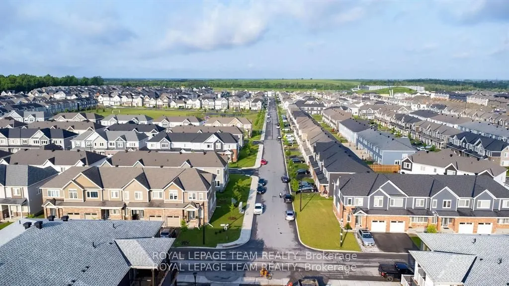 712 Parnian Private, #712