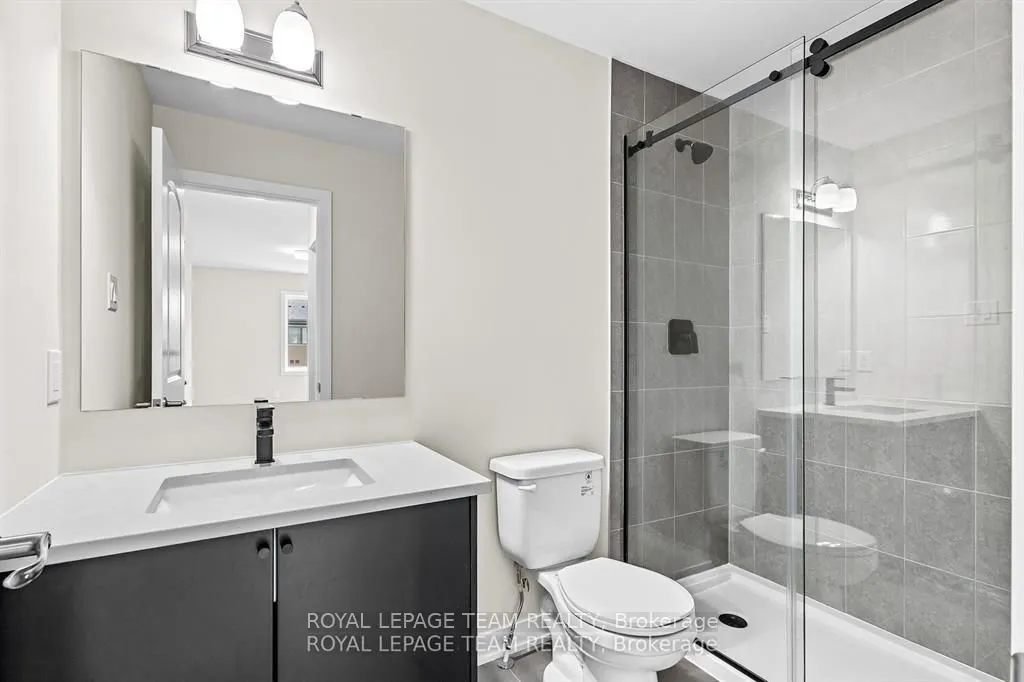 712 Parnian Private, #712