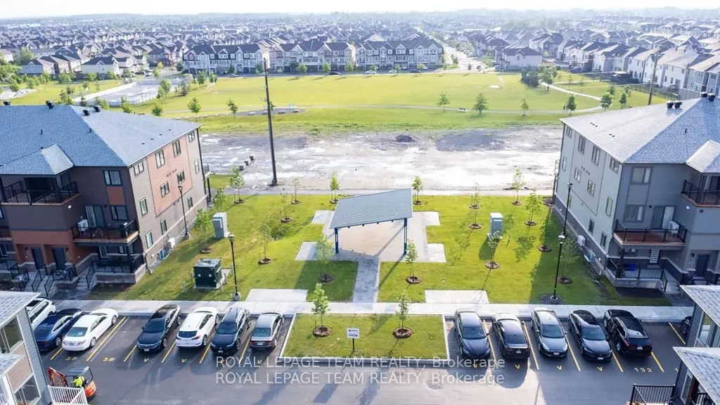 712 Parnian Private, #712