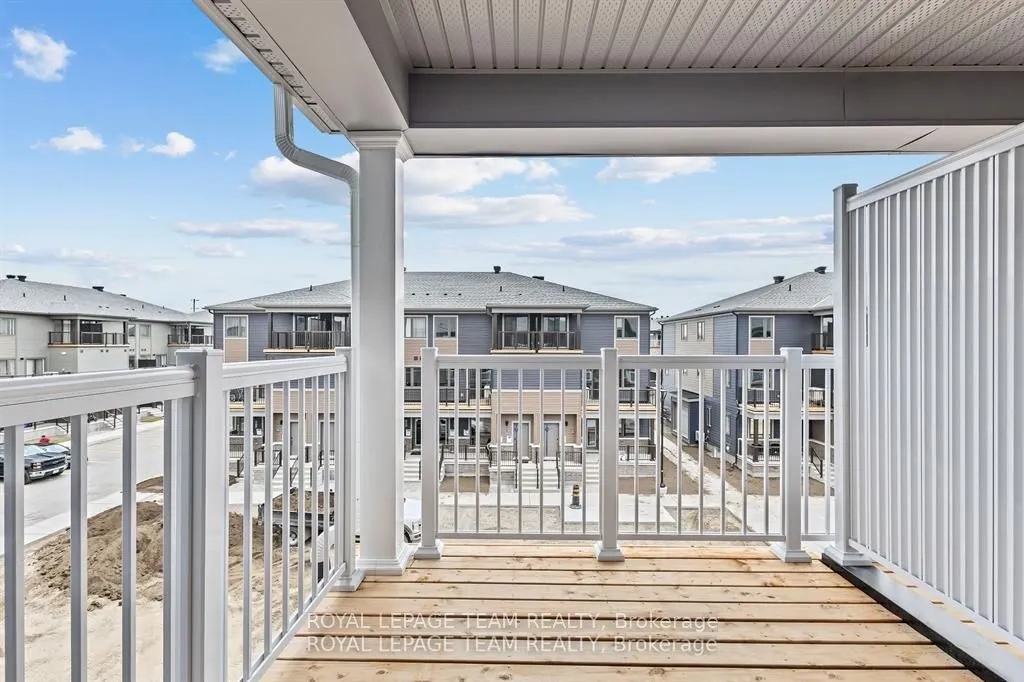 712 Parnian Private, #712