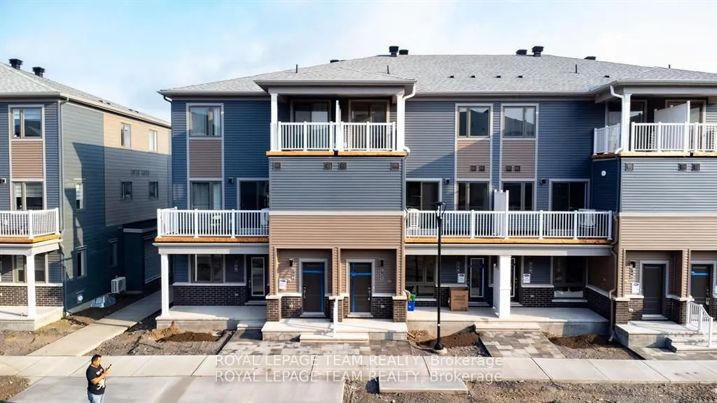 712 Parnian Private, #712