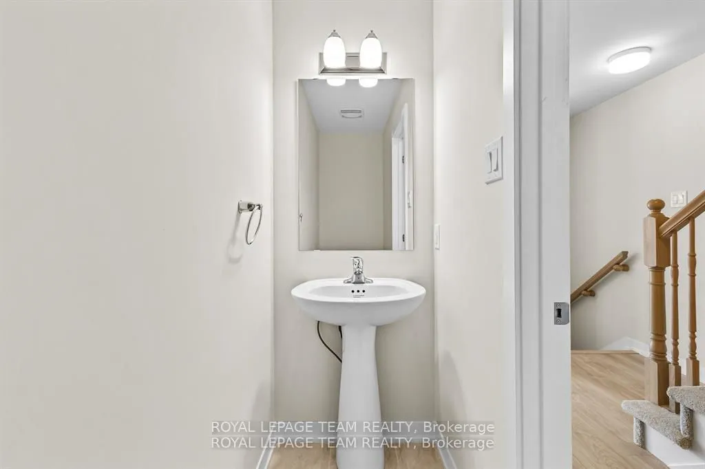 712 Parnian Private, #712