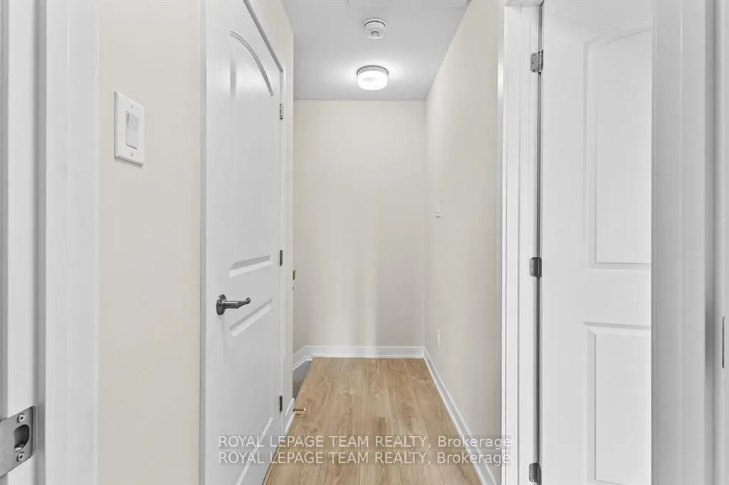 712 Parnian Private, #712