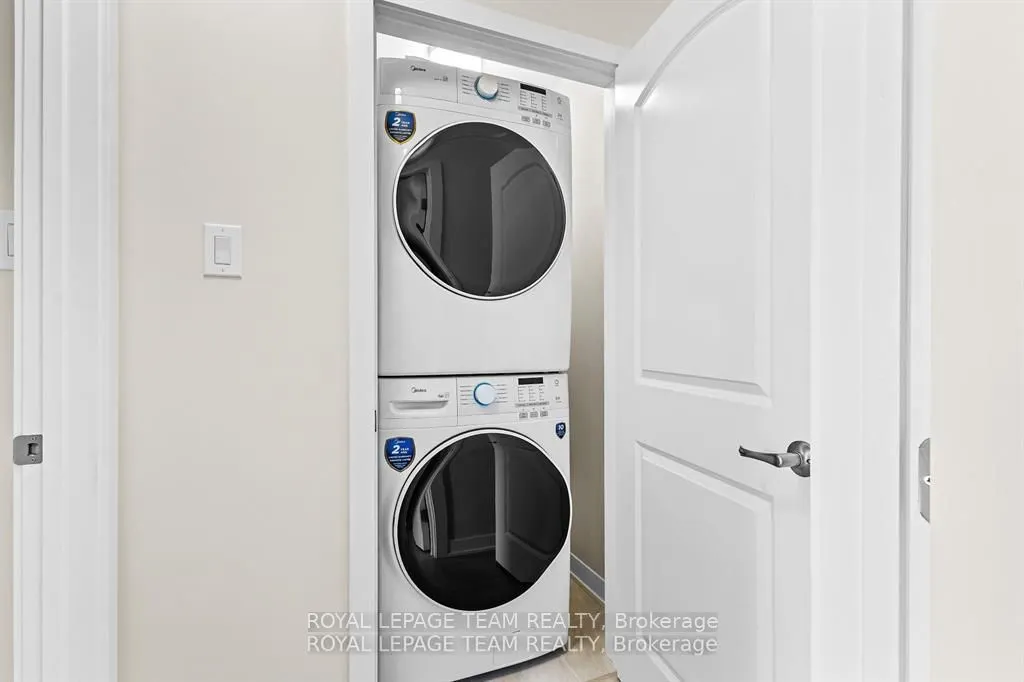 712 Parnian Private, #712