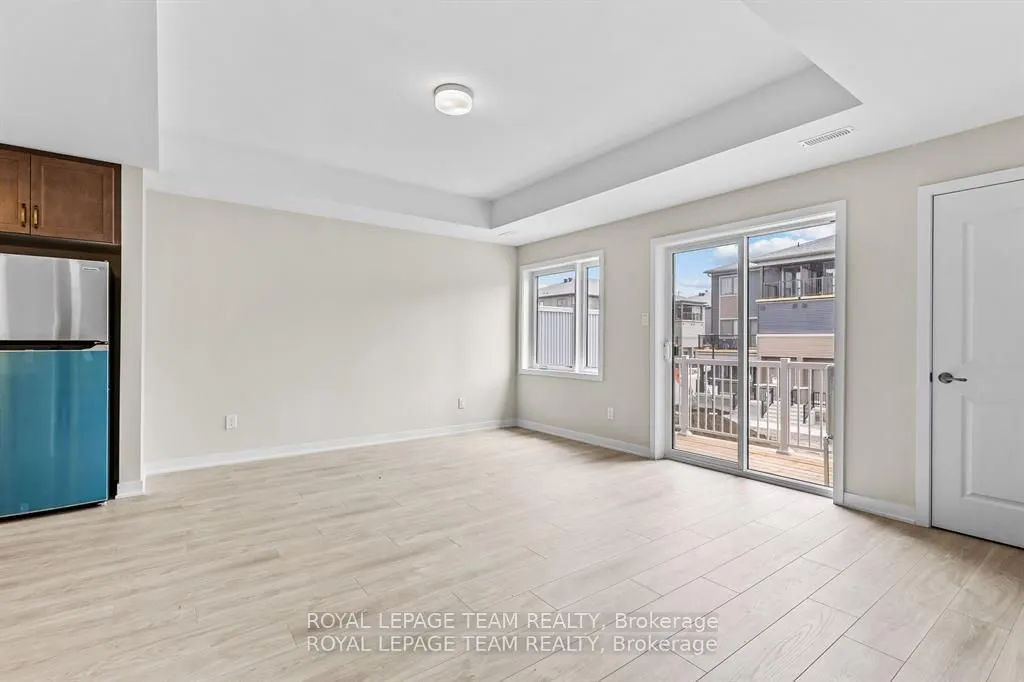 712 Parnian Private, #712