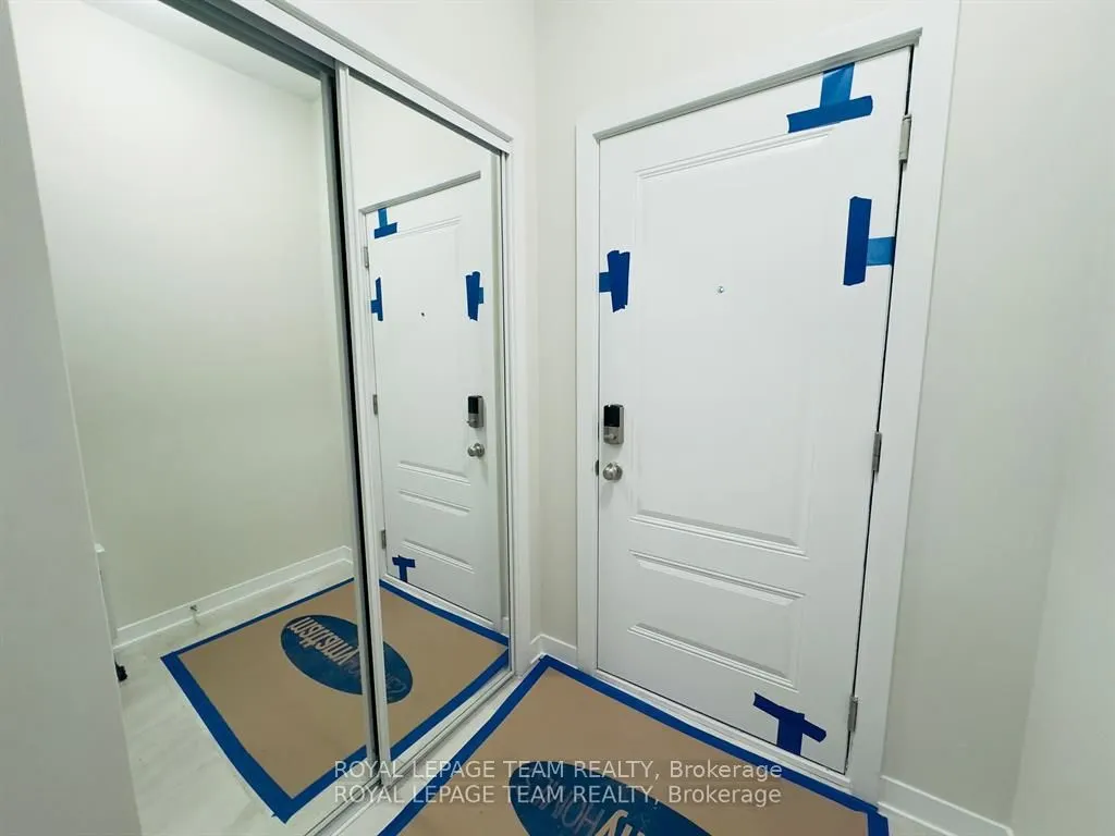 712 Parnian Private, #712