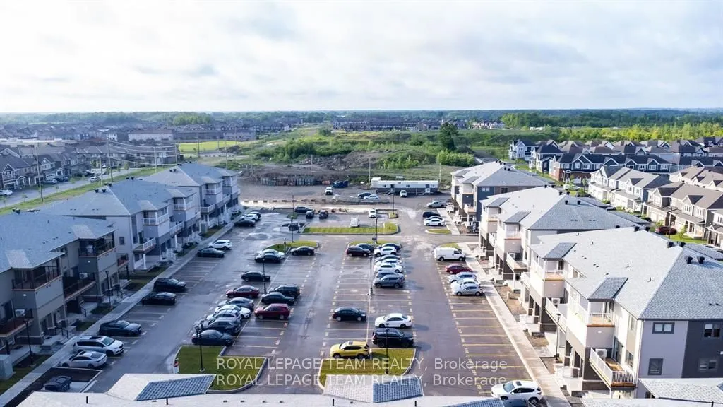 712 Parnian Private, #712