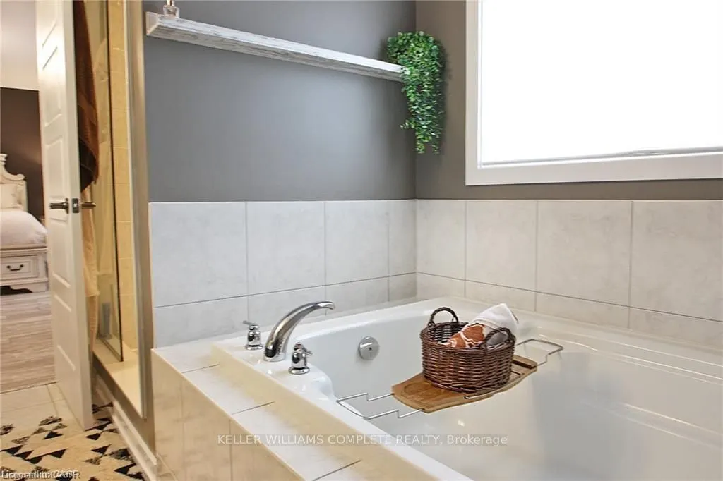 23 SCARLETWOOD Street